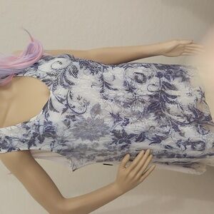 Brittany Black Floral Patterned Blouse With A Small Drop Of Fish Bite Sides.